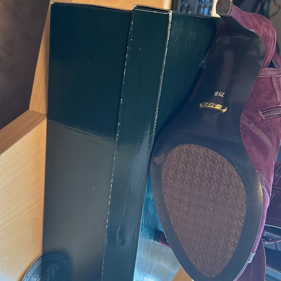 Burgundy suede booties with leather stripes - Picture 3 of 4